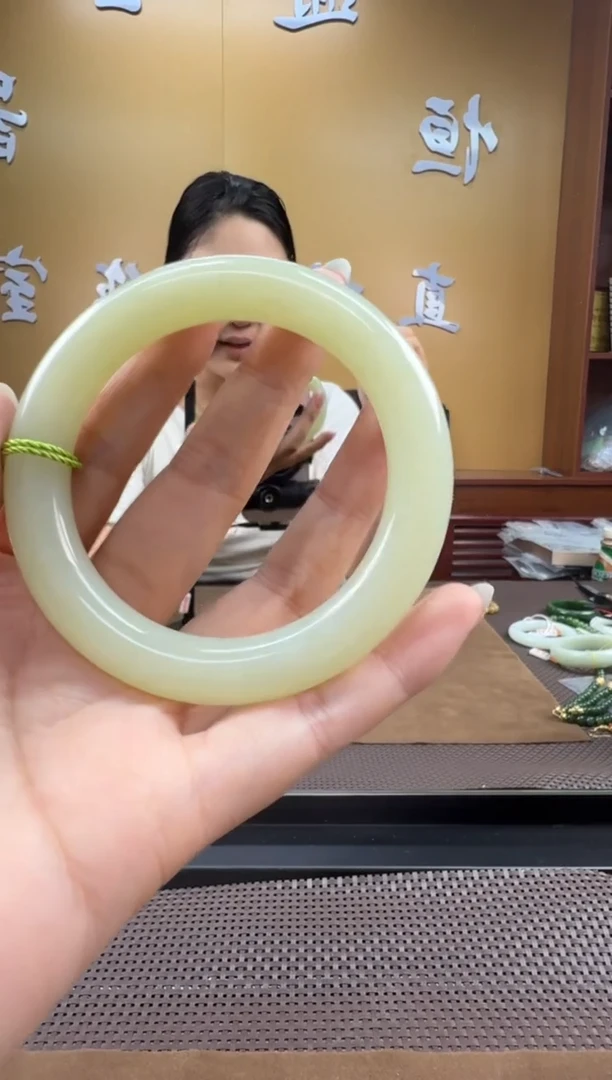 颈饰未镶嵌和田玉手镯60