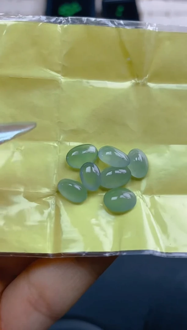 翡翠裸石天然翡翠蛋面9