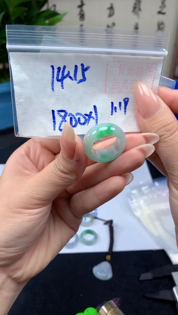 【闪购商品】定制翡翠未镶嵌戒圈#1800元-毛货需精细抛光