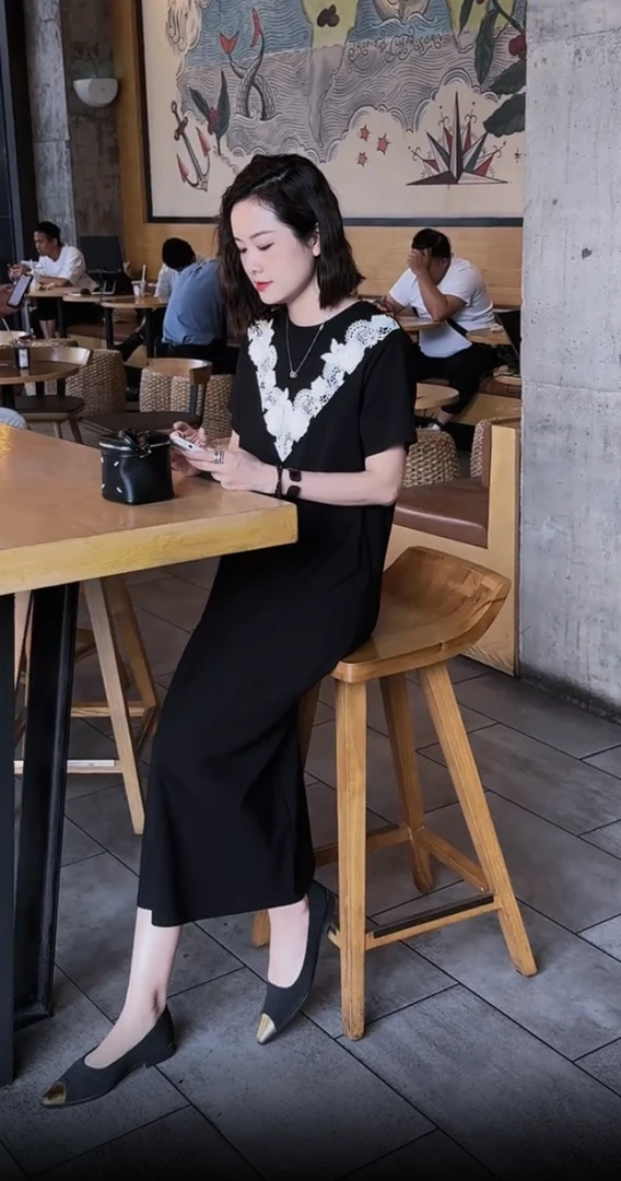 QEIIWMVIP/柒院时尚设计镂空圆领洋气撞色显瘦气质感连衣裙6780