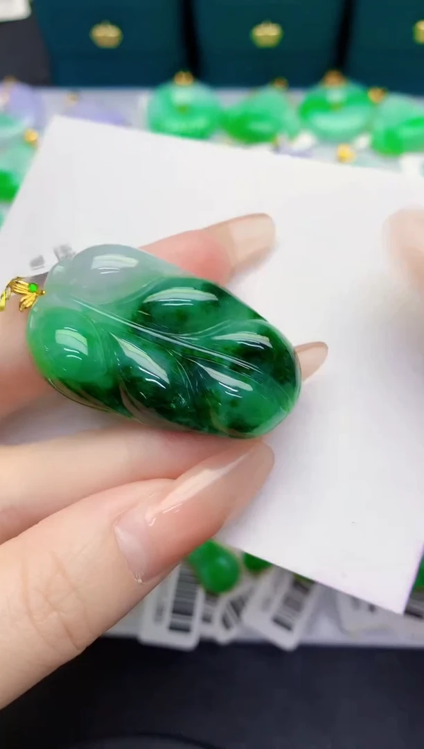 颈饰18K金镶嵌翡翠缅甸天然翡翠A货