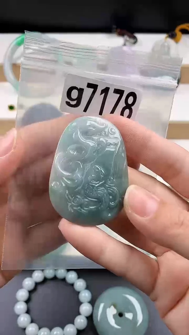 颈饰未镶嵌翡翠天然翡翠吊坠挂件