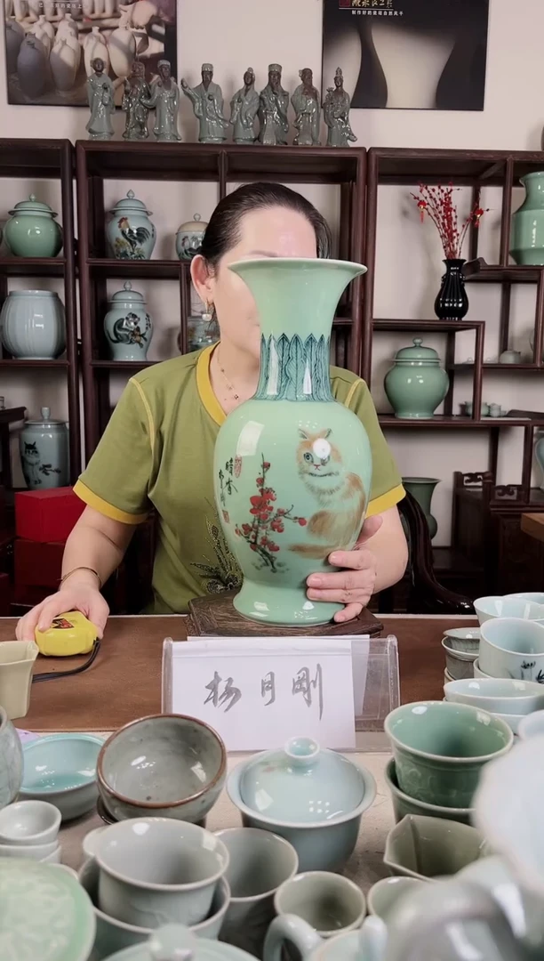 釉中彩 猫画 花瓶B