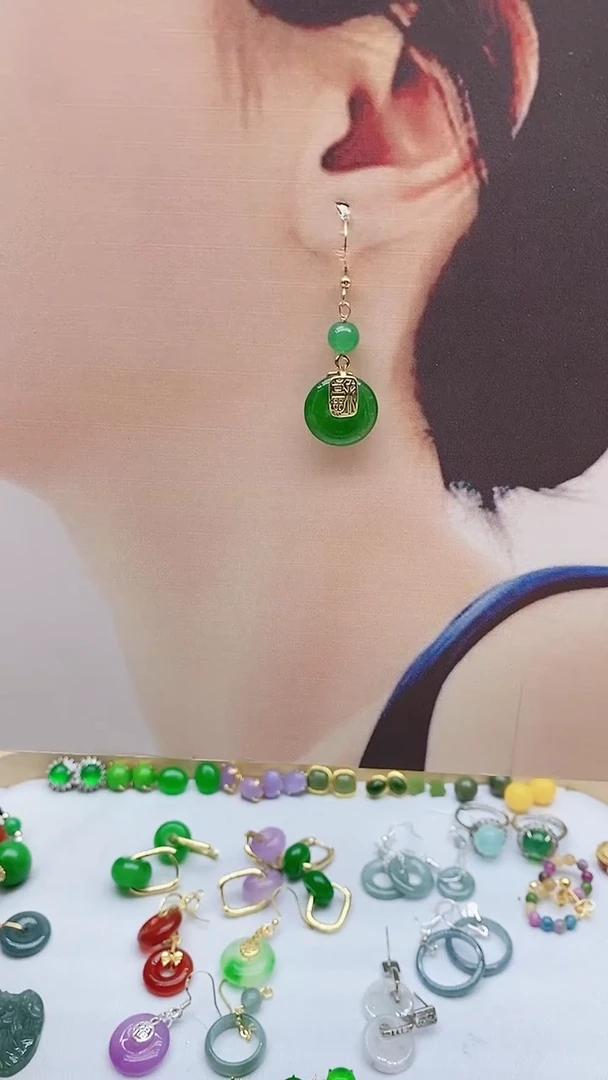 未镶嵌石英质玉（天山翠）耳饰74