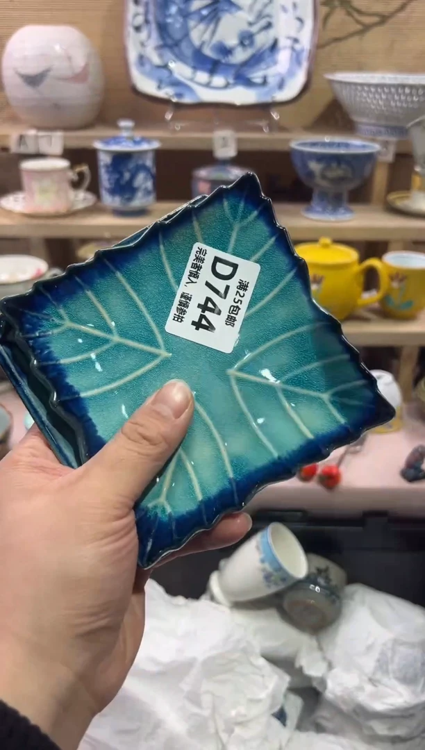 瓷片白**泽                D744