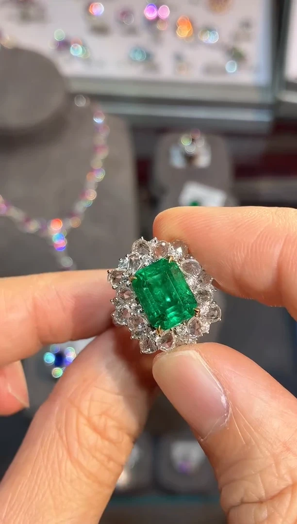 18K金镶嵌戒指祖母绿【闪购】4.17ct/同步展会价