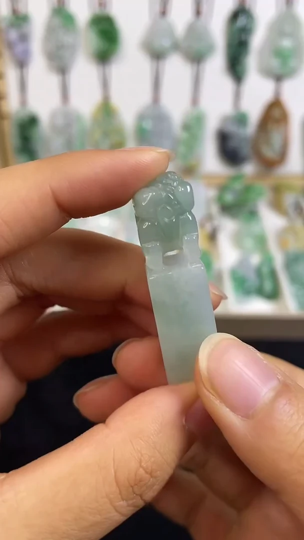 颈饰未镶嵌翡翠1