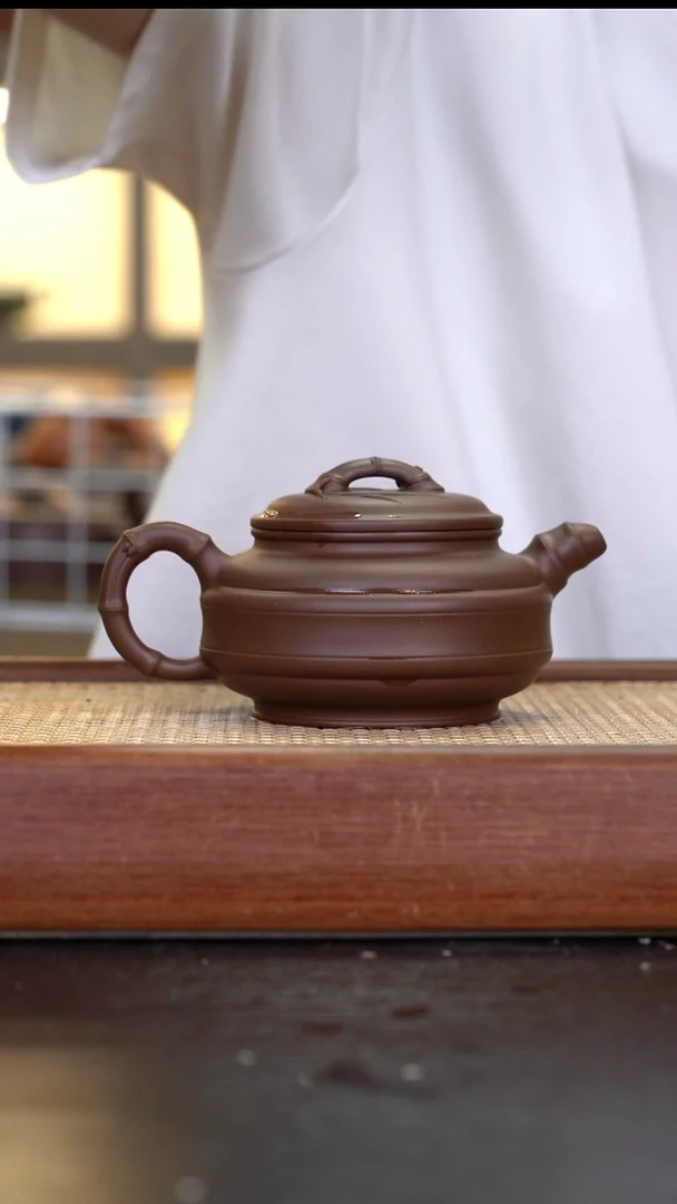 茶壶紫砂  XLL   革紫泥   双线竹鼓   300cc     全手工