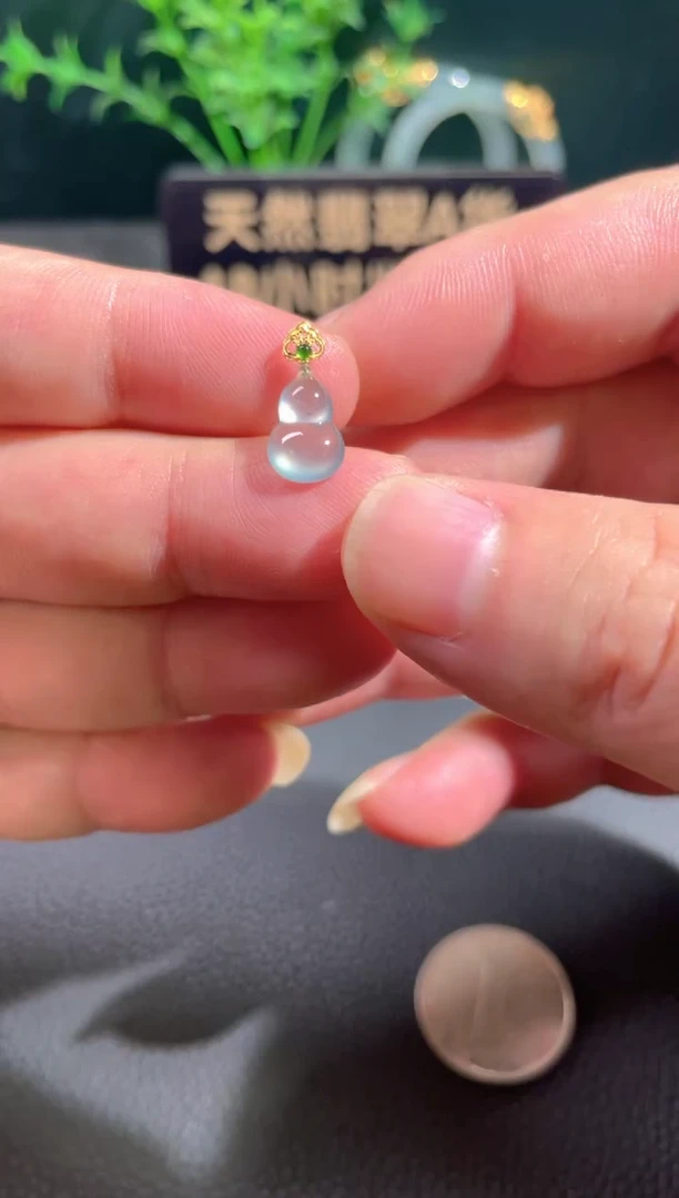 翡翠18K金镶嵌颈饰翡翠