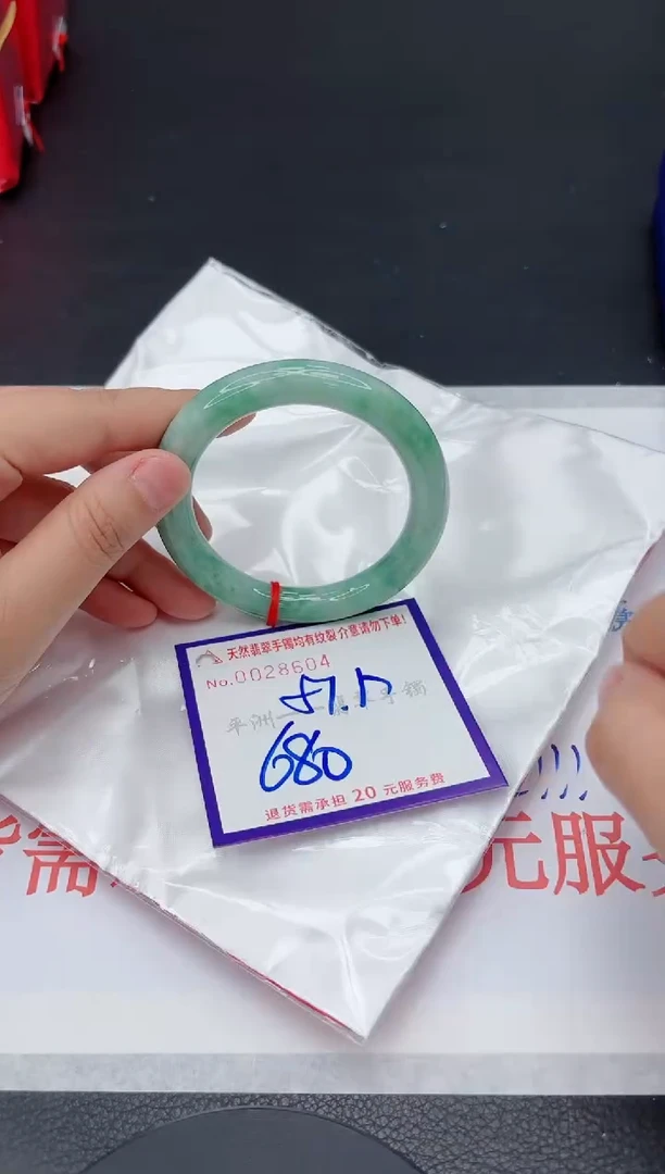 翡翠手镯未镶嵌1