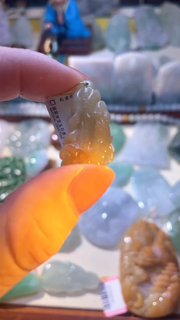 翡翠未镶嵌颈饰白菜