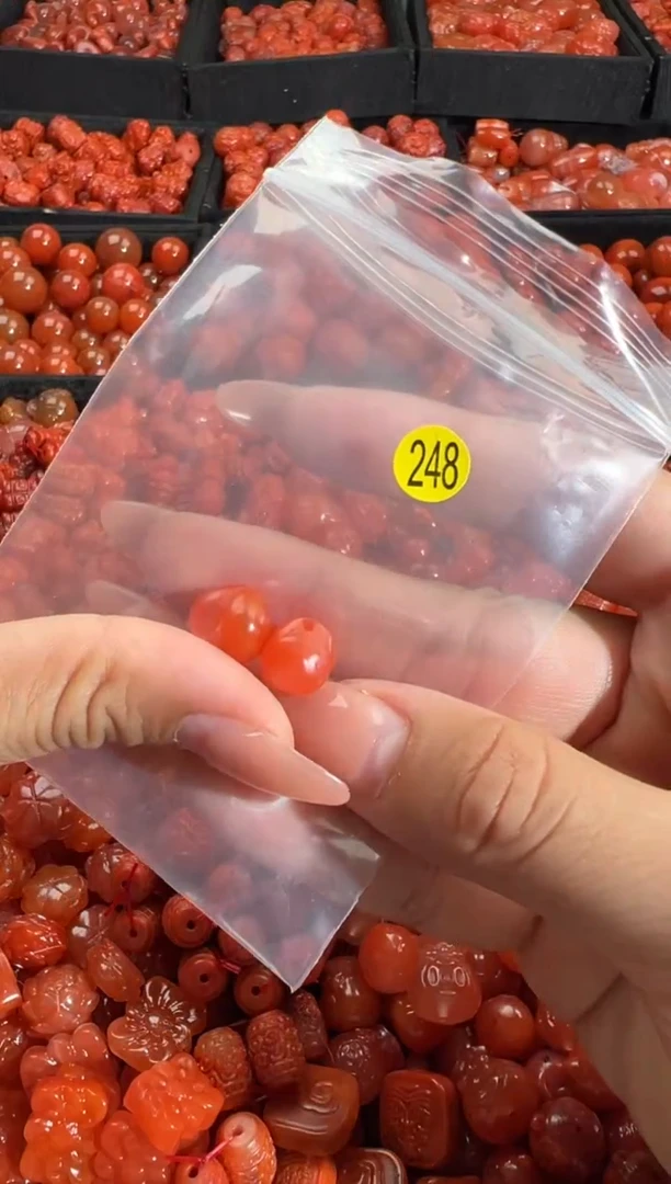 南红玛瑙未镶嵌颈饰1