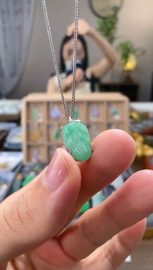 翡翠银S925镶嵌吊坠(赠链)叶子