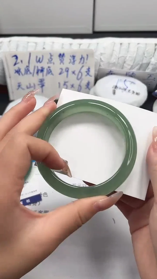 未镶嵌手镯石英质玉135-60.3