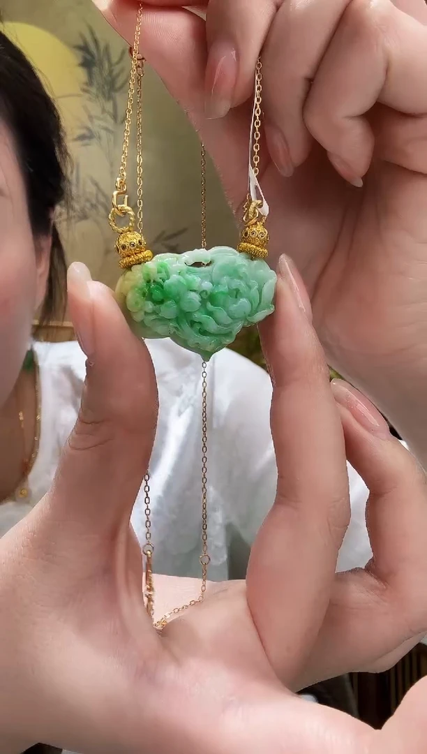 颈饰未镶嵌翡翠吊坠