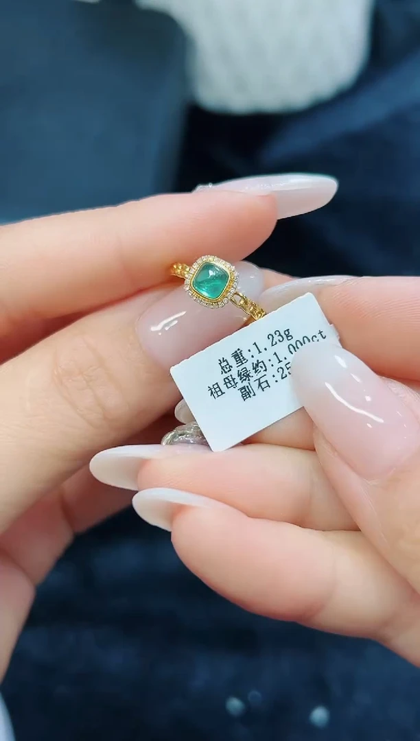 戒指18K金镶嵌祖母绿·