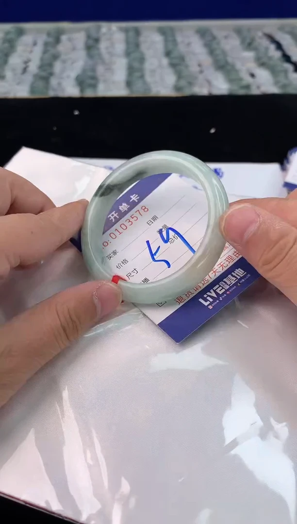 翡翠手镯未镶嵌2天然A货缅甸翡翠默认有瑕