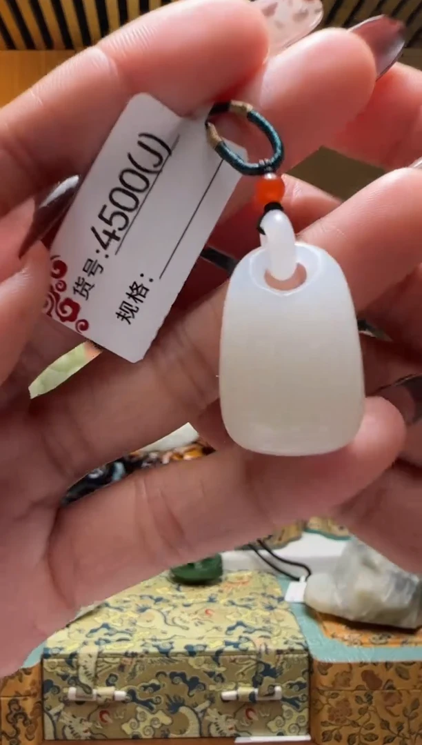 颈饰未镶嵌和田玉J