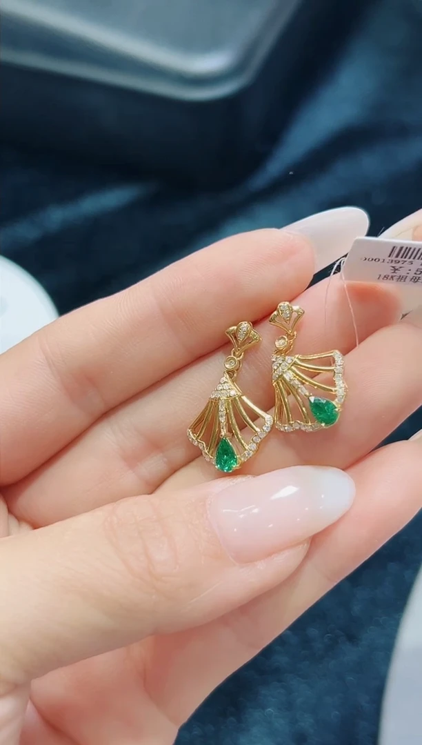 耳坠18K金镶嵌祖母绿·