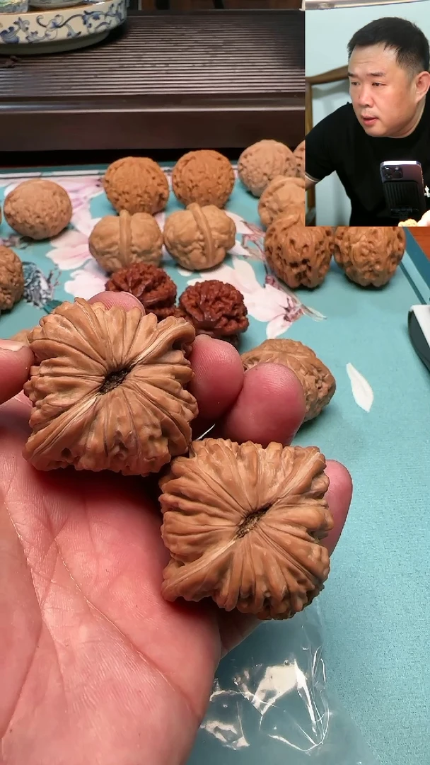 【闪购商品】文玩核桃吊坠汉高山43开单