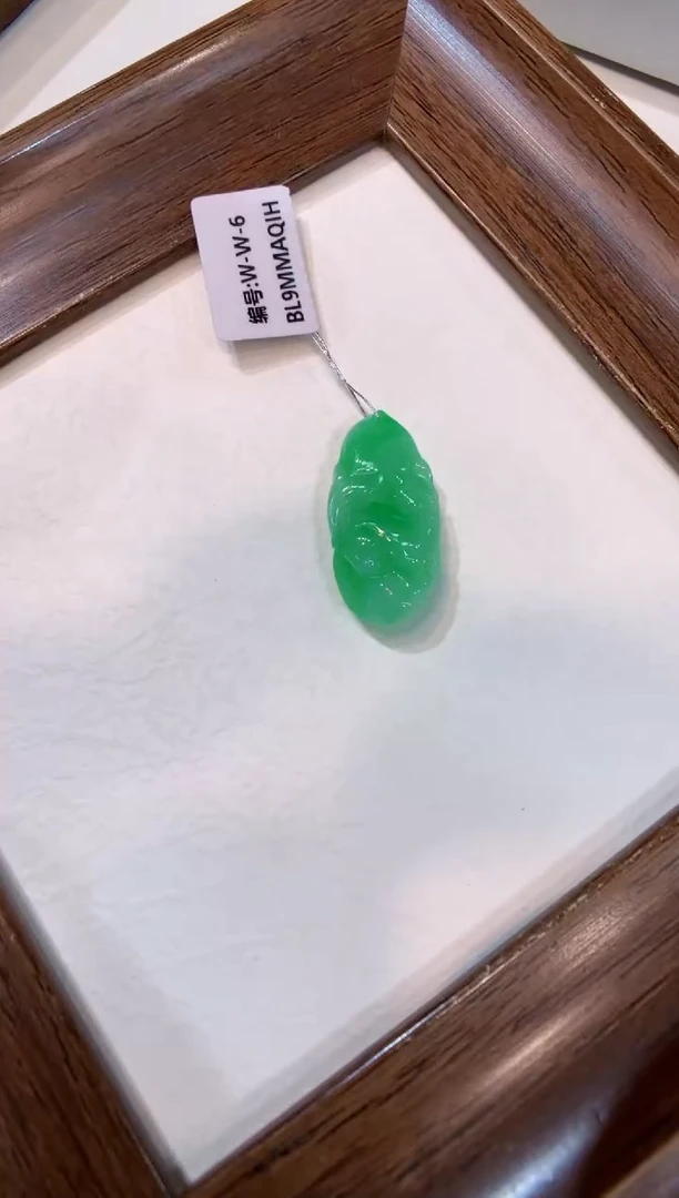 颈饰未镶嵌翡翠九尾狐