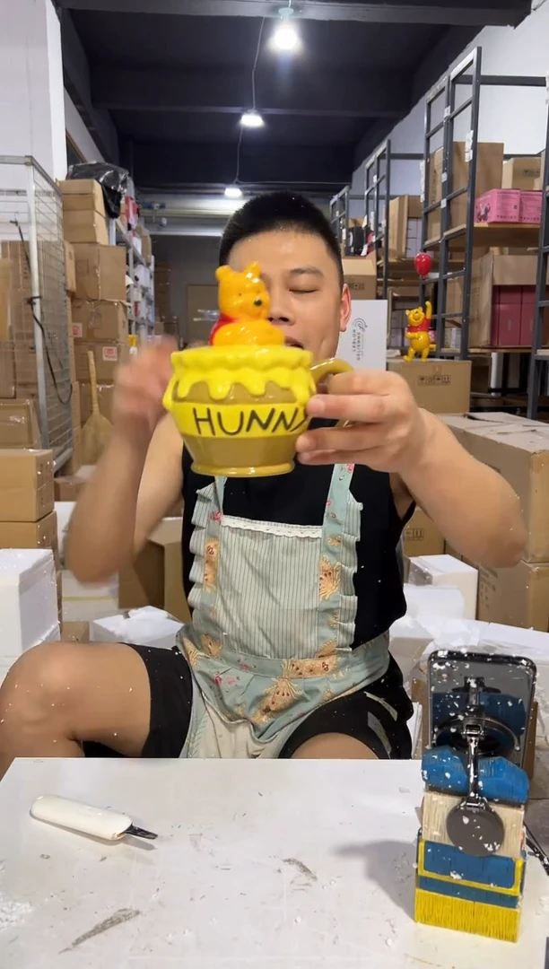 瓷片Ｑ版维尼蜂蜜带盖杯