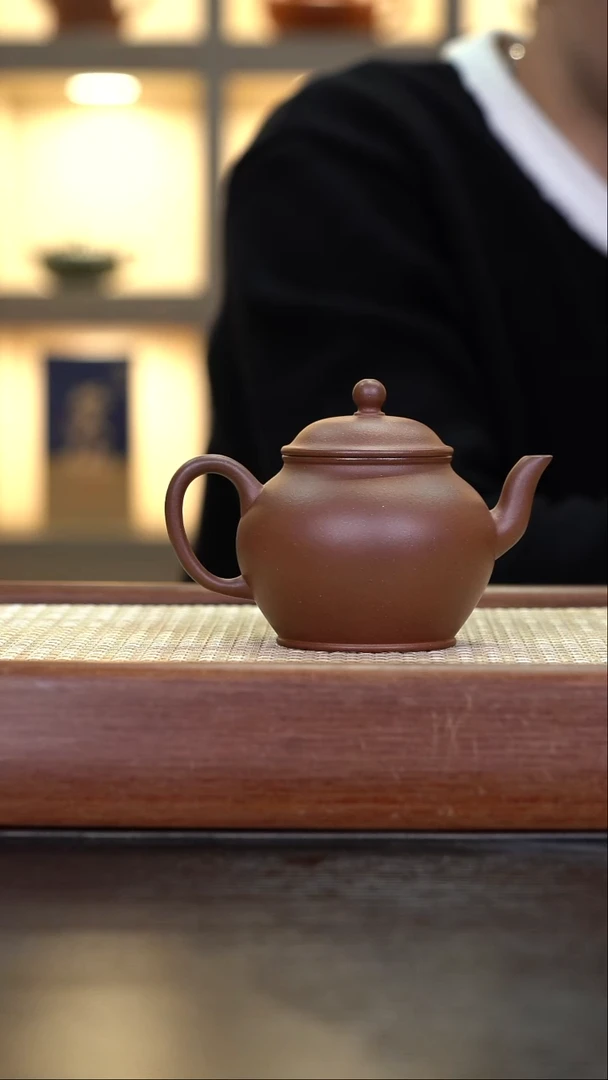 茶壶紫砂黄龙山 特紫 宫灯