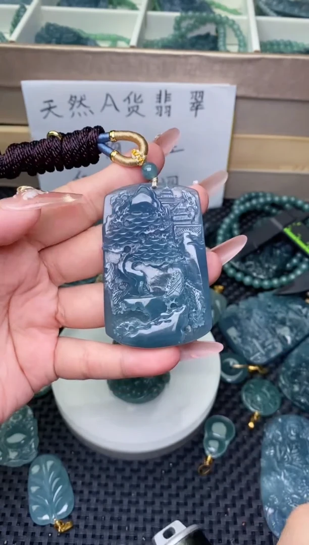 翡翠未镶嵌颈饰