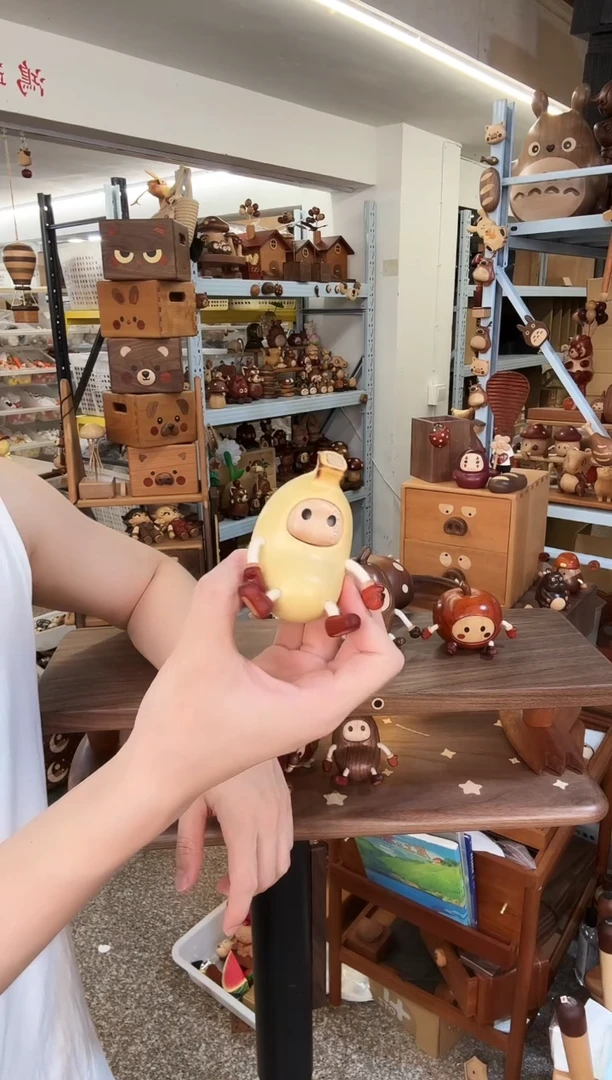 木微瑕红手套香蕉人