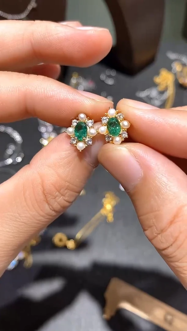 银S925镶嵌耳饰祖母绿耳钉