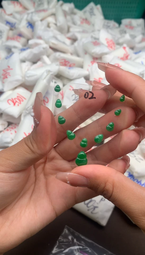 【闪购商品】翡翠挂件未镶嵌一