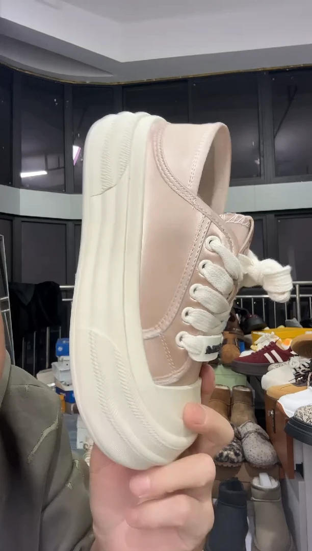 A****°厚底圆头两穿37码孤品不退