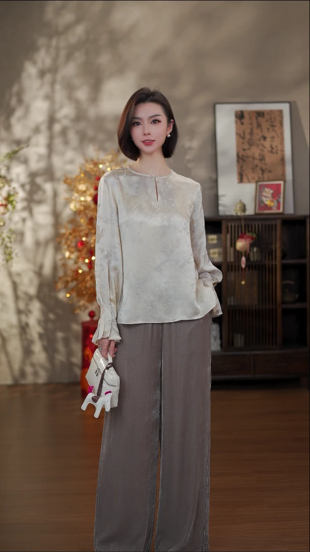 GONG QUE【不染尘】新中式春秋款蚕丝暗纹提花圆领长袖上衣 242584