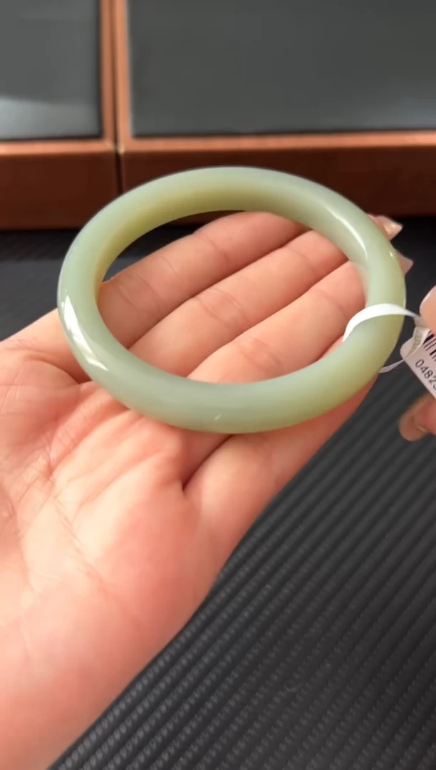 未镶嵌手镯和田玉且末微色差近矿57MKj