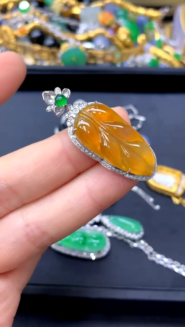 颈饰18K金镶嵌翡翠588-中国好珍宝