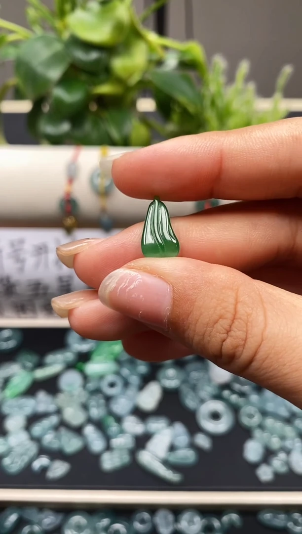 翡翠裸石翡翠蓝花