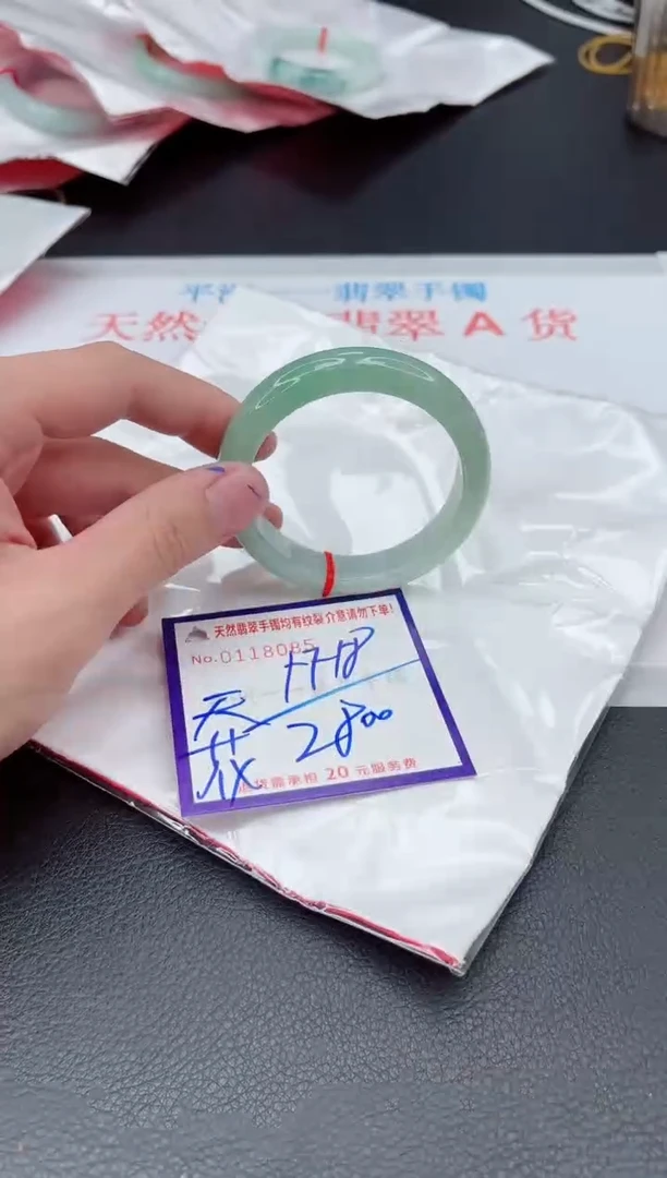 未镶嵌手镯翡翠1