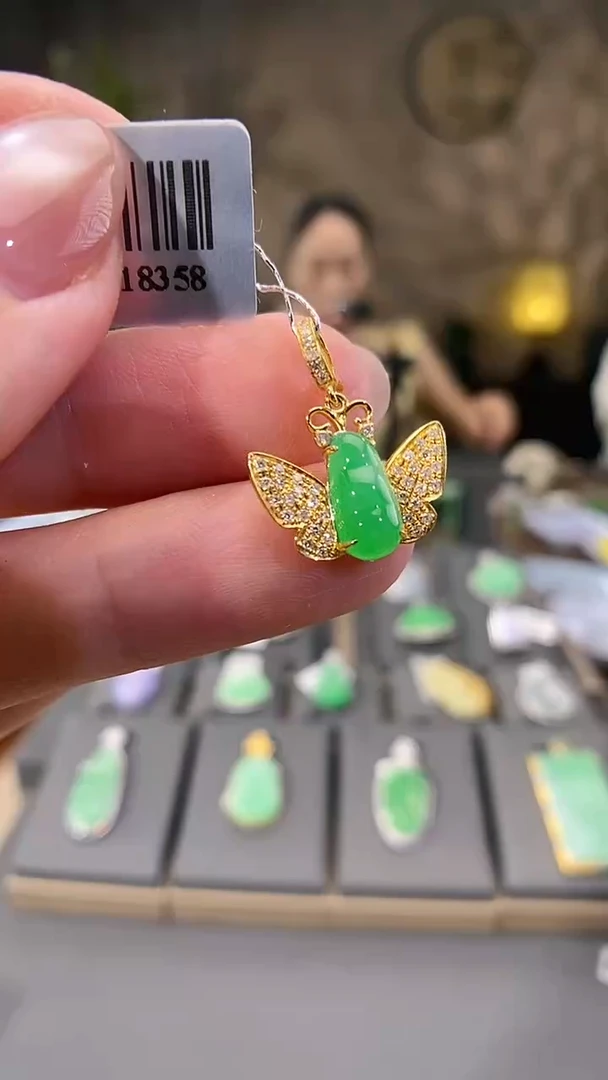 吊坠(不含链)18K金镶嵌翡翠豆子