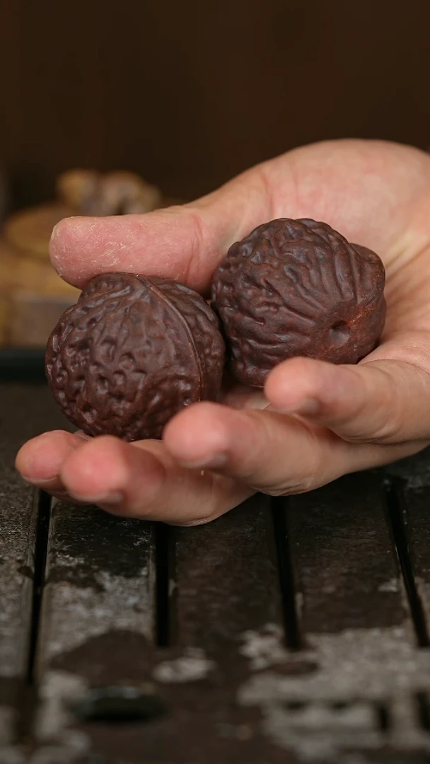 【闪购商品】紫砂茶宠紫泥核桃一对