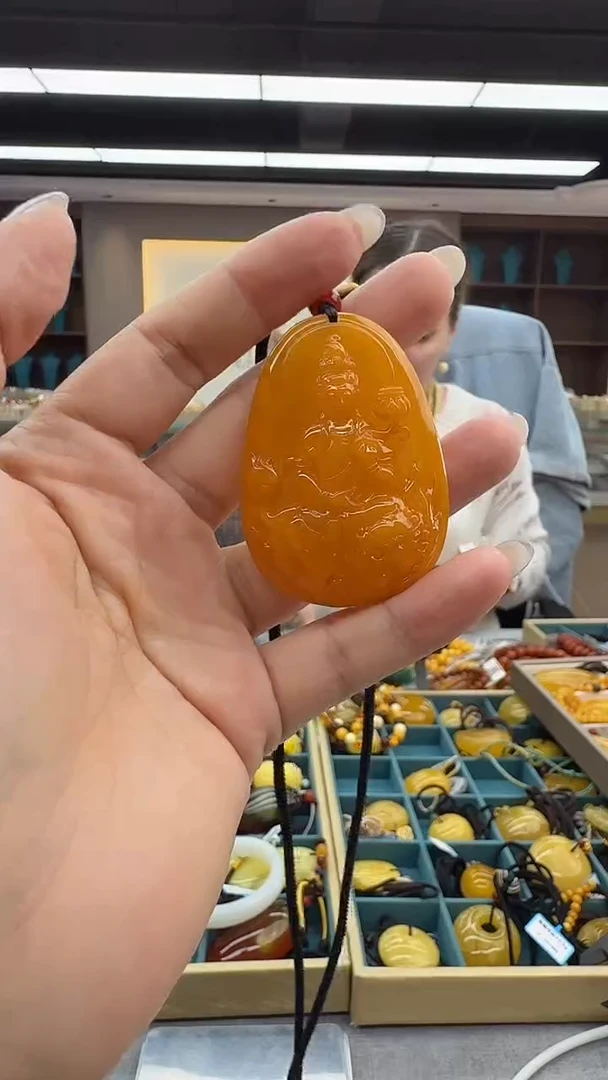 琥珀颈饰未镶嵌227秒拍号 假一罚三