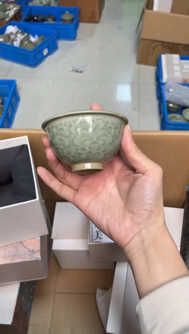 陶瓷纯手工天青色牡丹纹小海瓯