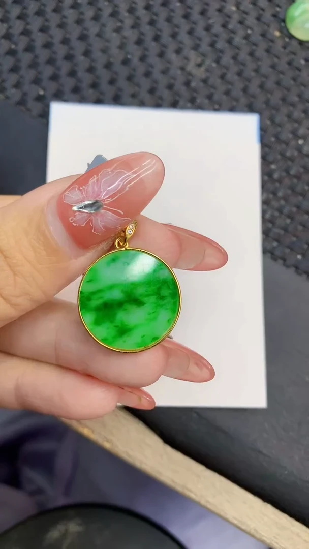 颈饰未镶嵌翡翠1