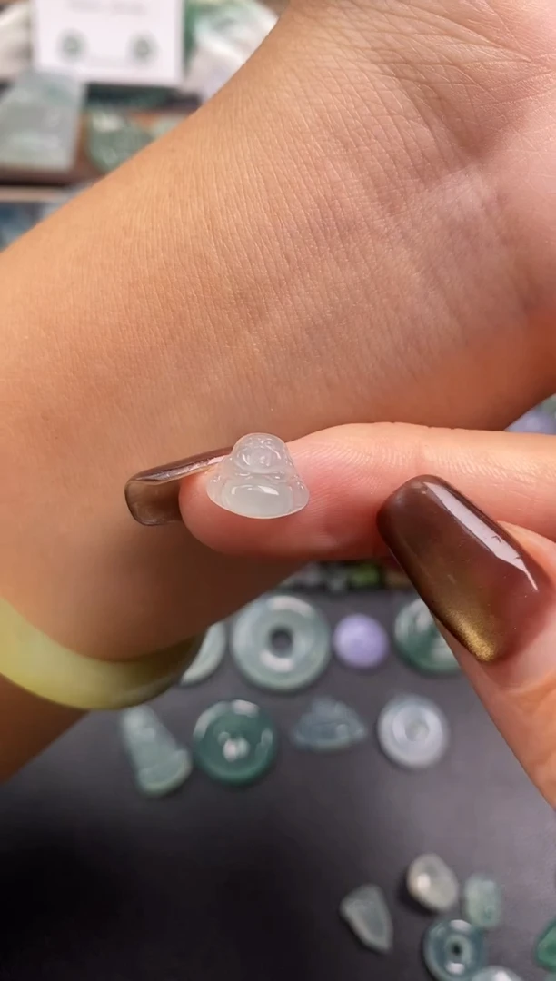 颈饰未镶嵌翡翠佛公