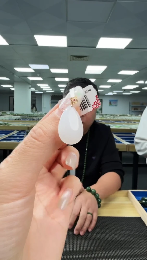 颈饰18K金镶嵌和田玉和田玉水滴 SD-001A2 多样性发一