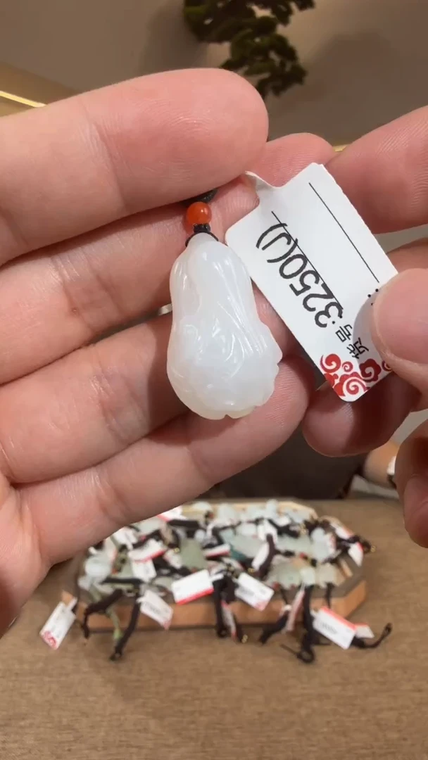 颈饰未镶嵌和田玉J