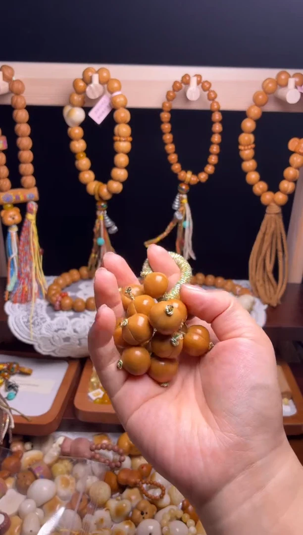 吊坠猴头核桃微瑕绿色绳子葡萄串