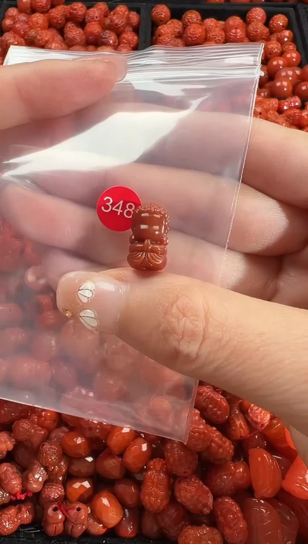 颈饰未镶嵌南红玛瑙1