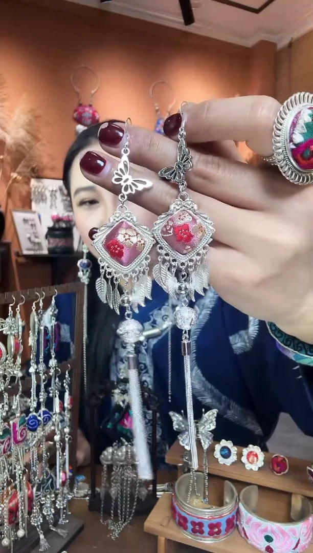 【闪购商品】刺绣纯手工民族风耳环