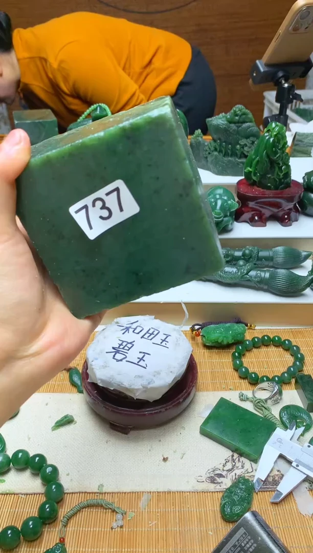 未镶嵌和田玉摆件1