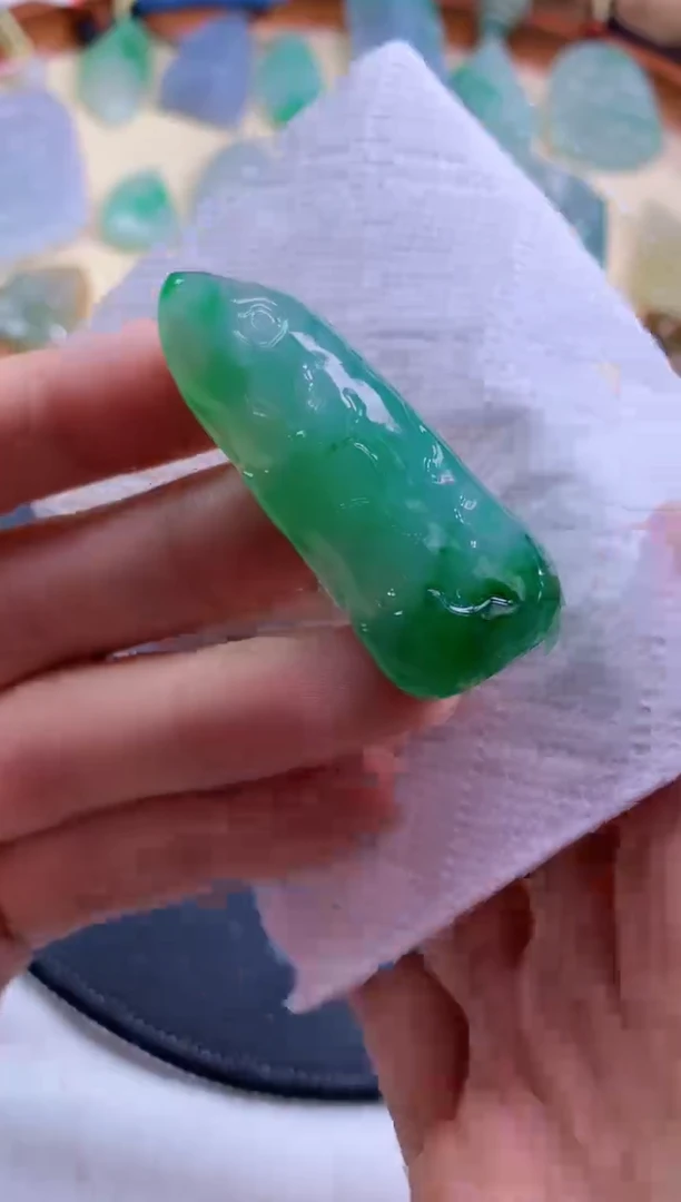 颈饰未镶嵌翡翠